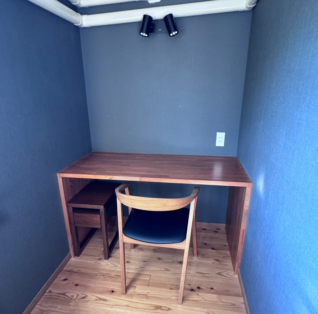 マウントイン 部屋 机
